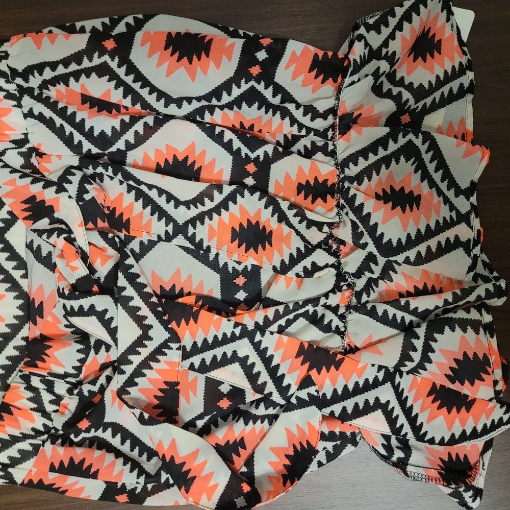 Crop top with bow/open back - Picture 2 of 3